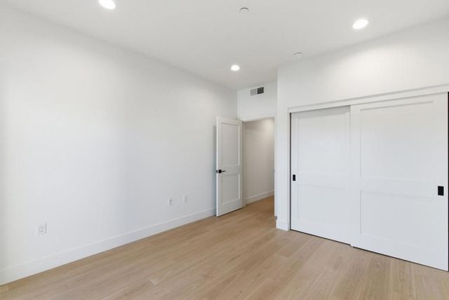 560 El Camino Real 207, San Carlos, CA 94070