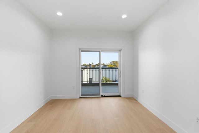 560 El Camino Real 207, San Carlos, CA 94070