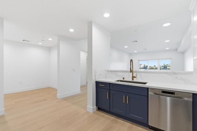 560 El Camino Real 207, San Carlos, CA 94070