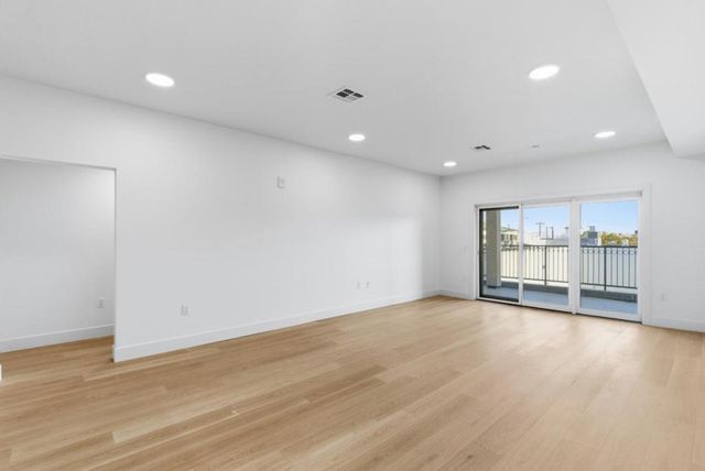 560 El Camino Real 207, San Carlos, CA 94070