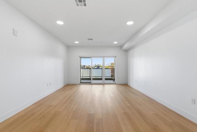 560 El Camino Real 207, San Carlos, CA 94070