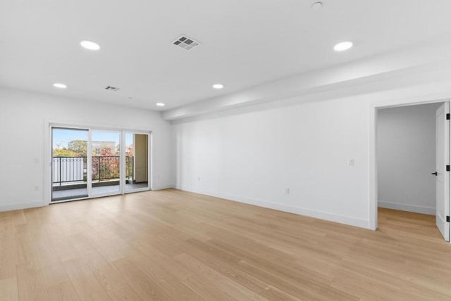 560 El Camino Real 207, San Carlos, CA 94070