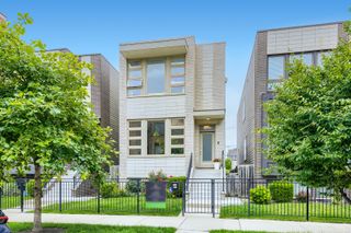4814 S Champlain Avenue, Chicago, IL 60615