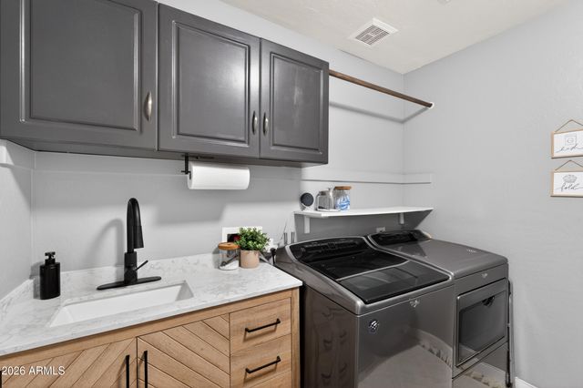 2174 S STUART Avenue, Gilbert, AZ 85295