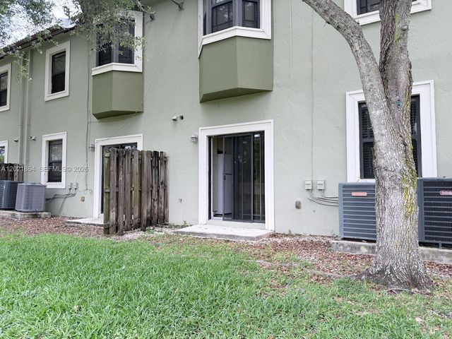 3585 NE 5th St 102, Homestead, FL 33033