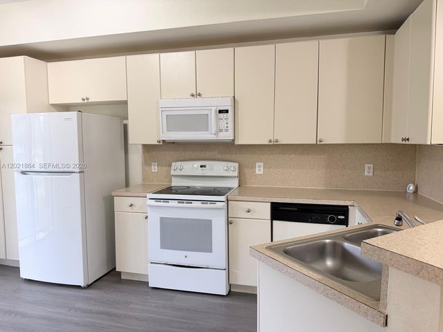 3585 NE 5th St 102, Homestead, FL 33033