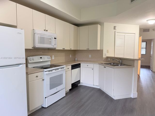 3585 NE 5th St 102, Homestead, FL 33033