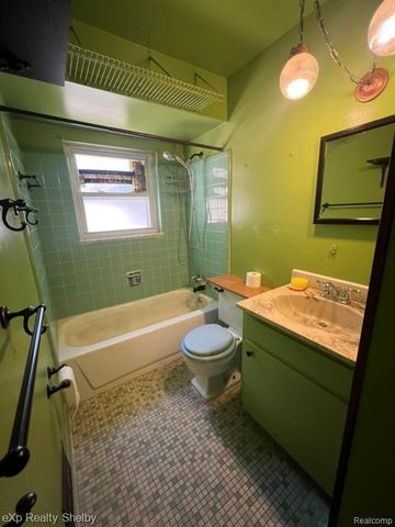 19833 Macel Street, Roseville, MI 48066