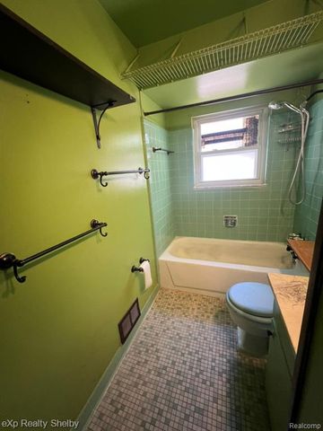 19833 Macel Street, Roseville, MI 48066