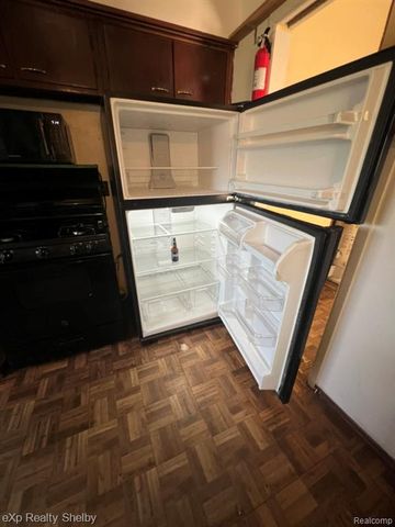 19833 Macel Street, Roseville, MI 48066