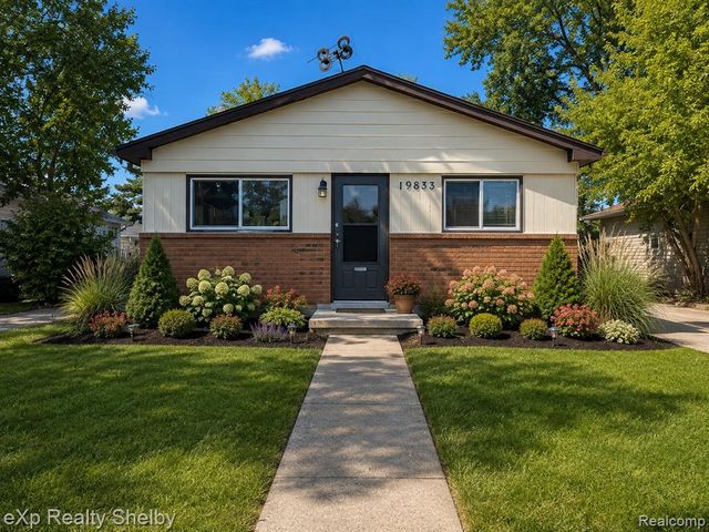 19833 Macel Street, Roseville, MI 48066