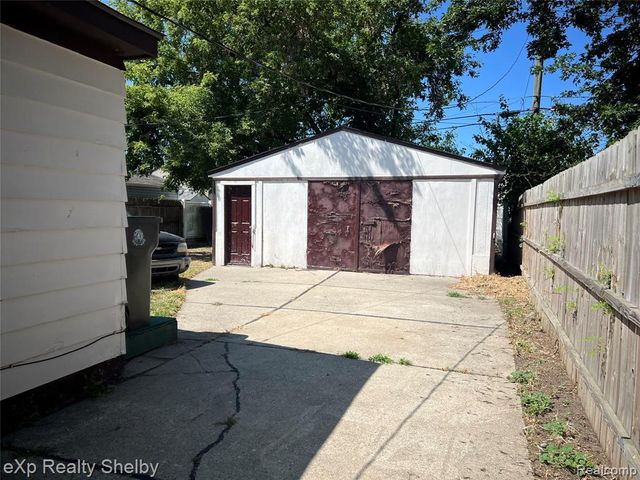 19833 Macel Street, Roseville, MI 48066