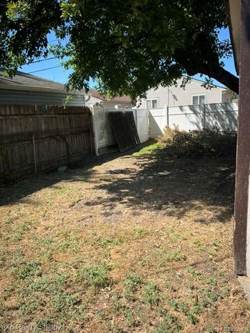 19833 Macel Street, Roseville, MI 48066