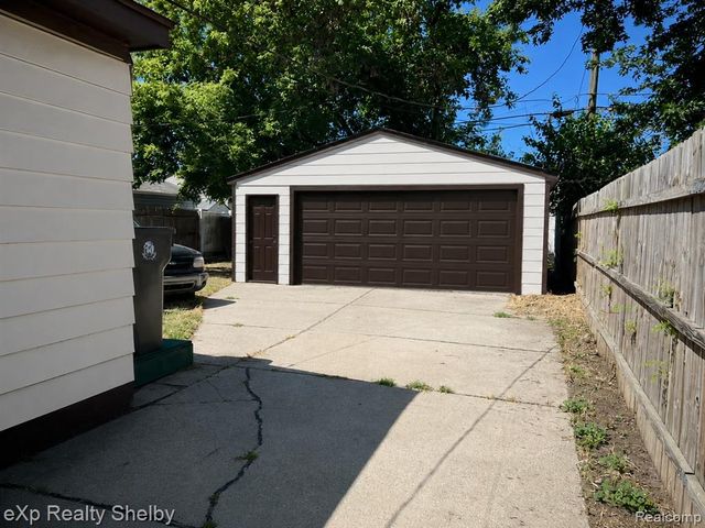 19833 Macel Street, Roseville, MI 48066