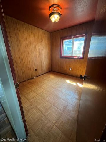 19833 Macel Street, Roseville, MI 48066
