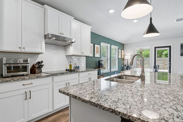 10738 YELLOWTAIL BLVD, Boerne, TX 78006