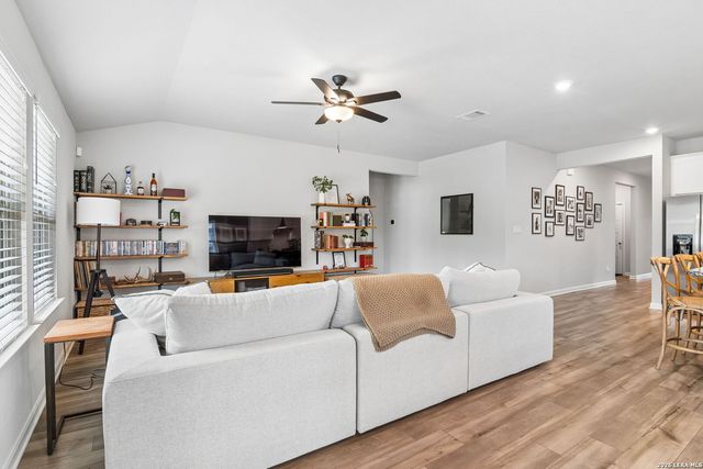 10738 YELLOWTAIL BLVD, Boerne, TX 78006