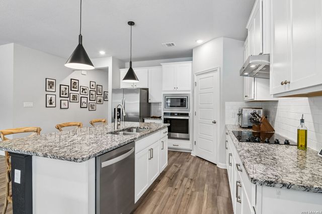 10738 YELLOWTAIL BLVD, Boerne, TX 78006