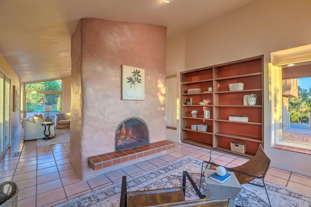 626 Black Hawk Drive NE, Albuquerque, NM 87122