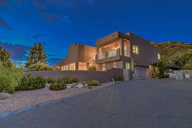 626 Black Hawk Drive NE, Albuquerque, NM 87122