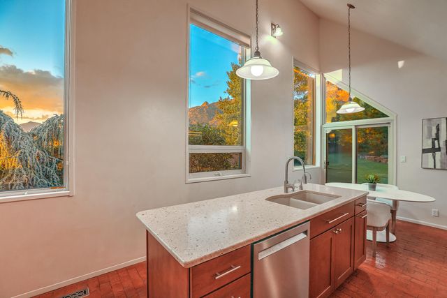 626 Black Hawk Drive NE, Albuquerque, NM 87122