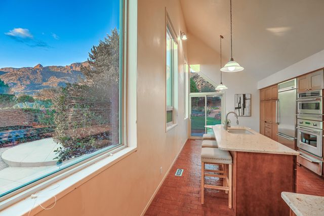 626 Black Hawk Drive NE, Albuquerque, NM 87122