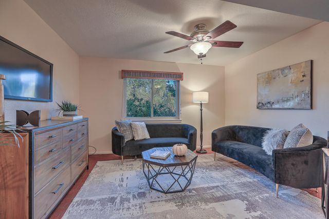 626 Black Hawk Drive NE, Albuquerque, NM 87122