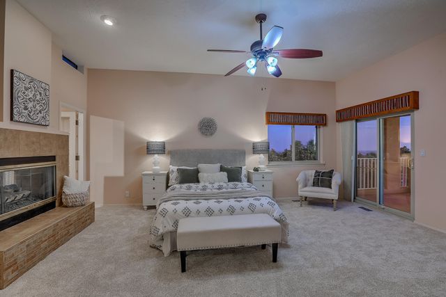 626 Black Hawk Drive NE, Albuquerque, NM 87122