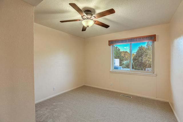 626 Black Hawk Drive NE, Albuquerque, NM 87122