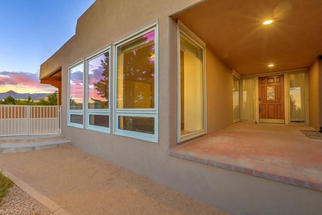 626 Black Hawk Drive NE, Albuquerque, NM 87122