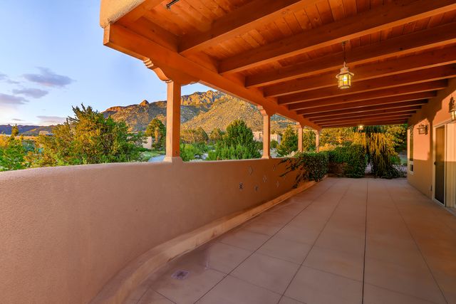 626 Black Hawk Drive NE, Albuquerque, NM 87122