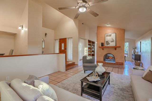 626 Black Hawk Drive NE, Albuquerque, NM 87122