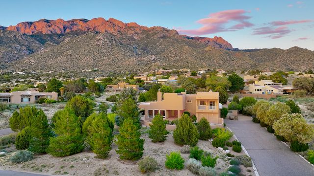 626 Black Hawk Drive NE, Albuquerque, NM 87122