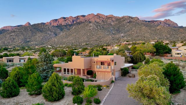 626 Black Hawk Drive NE, Albuquerque, NM 87122