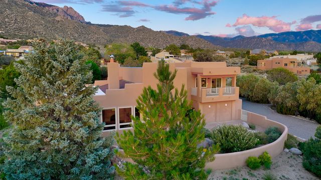 626 Black Hawk Drive NE, Albuquerque, NM 87122