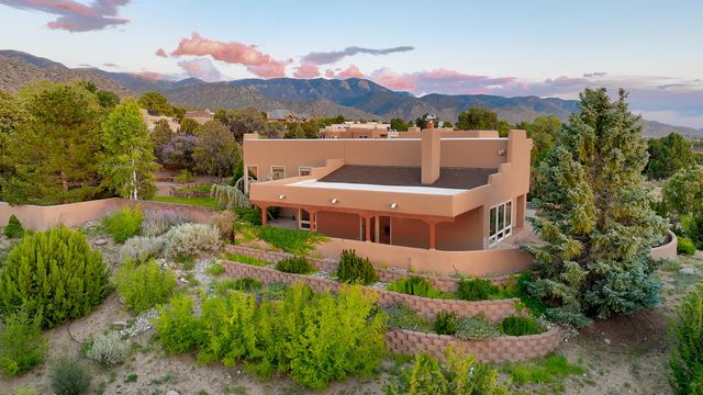 626 Black Hawk Drive NE, Albuquerque, NM 87122