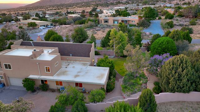 626 Black Hawk Drive NE, Albuquerque, NM 87122