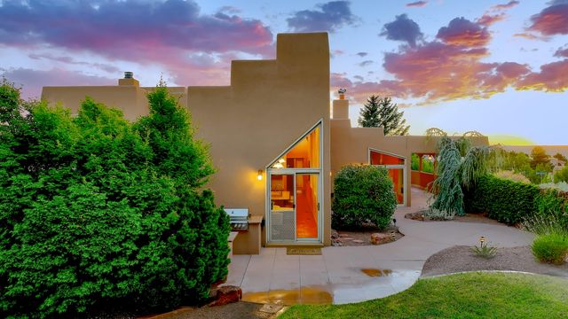 626 Black Hawk Drive NE, Albuquerque, NM 87122