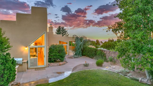626 Black Hawk Drive NE, Albuquerque, NM 87122