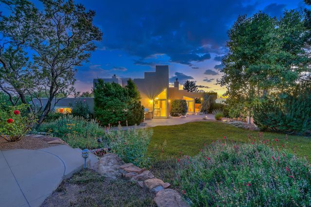 626 Black Hawk Drive NE, Albuquerque, NM 87122