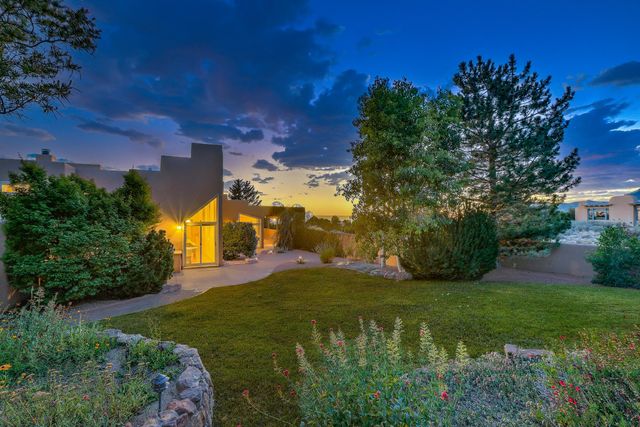 626 Black Hawk Drive NE, Albuquerque, NM 87122