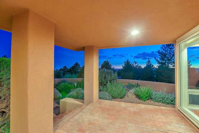 626 Black Hawk Drive NE, Albuquerque, NM 87122