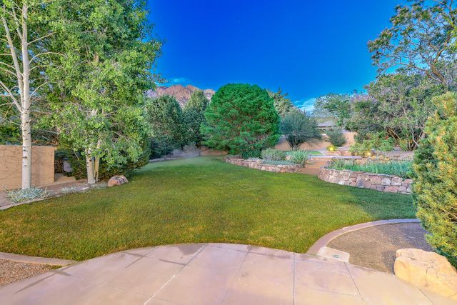 626 Black Hawk Drive NE, Albuquerque, NM 87122