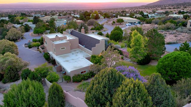 626 Black Hawk Drive NE, Albuquerque, NM 87122