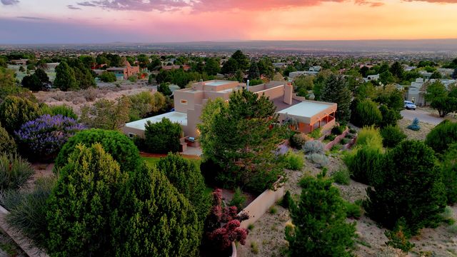 626 Black Hawk Drive NE, Albuquerque, NM 87122
