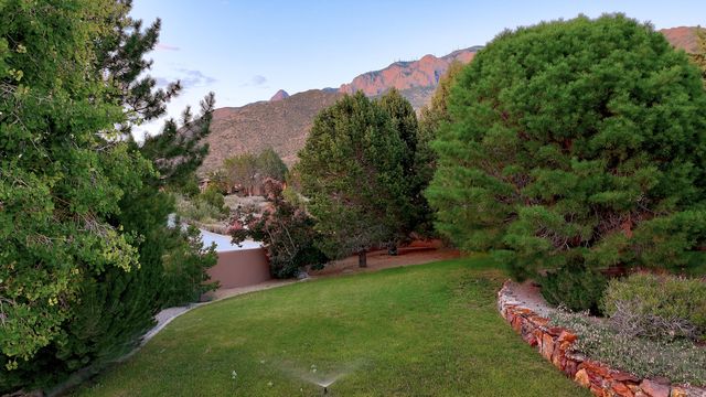 626 Black Hawk Drive NE, Albuquerque, NM 87122