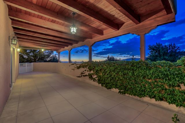 626 Black Hawk Drive NE, Albuquerque, NM 87122