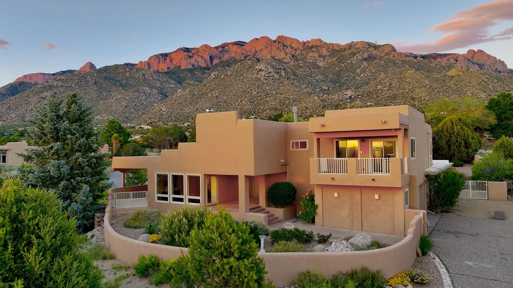 626 Black Hawk Drive NE, Albuquerque, NM 87122