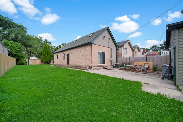 3844 S Artesian Avenue, Chicago, IL 60632