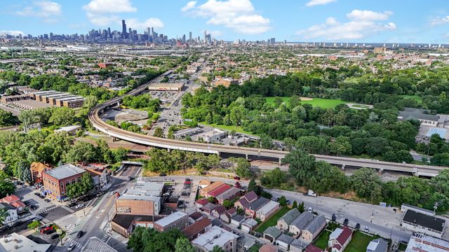 3844 S Artesian Avenue, Chicago, IL 60632
